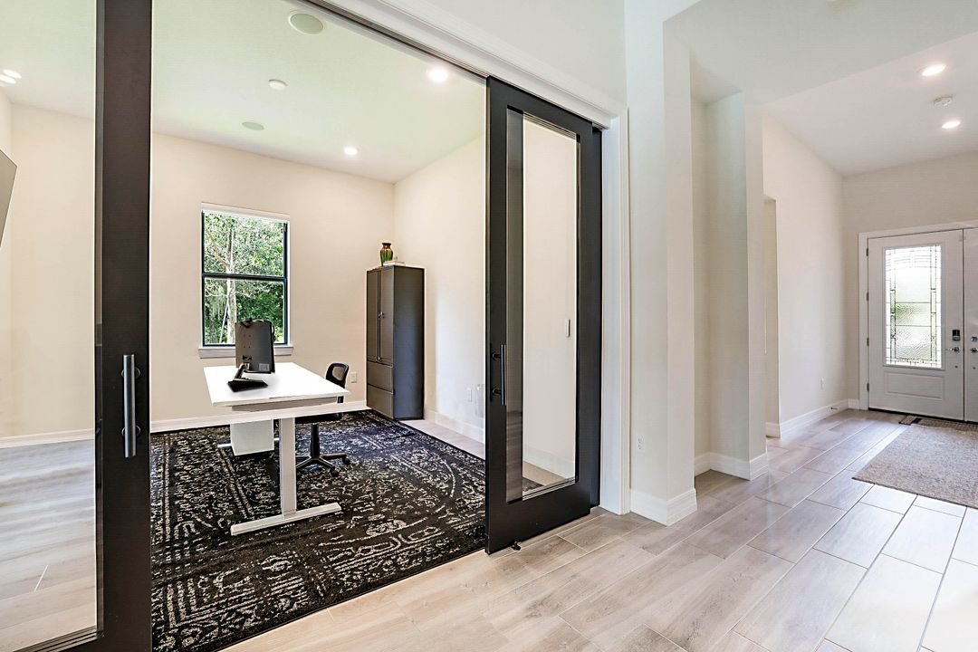 合同活跃: $6,000 (3 贝兹, 3 浴室, 2837 平方英尺)