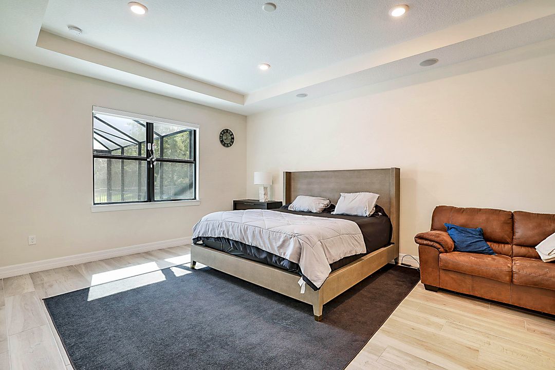 合同活跃: $6,000 (3 贝兹, 3 浴室, 2837 平方英尺)