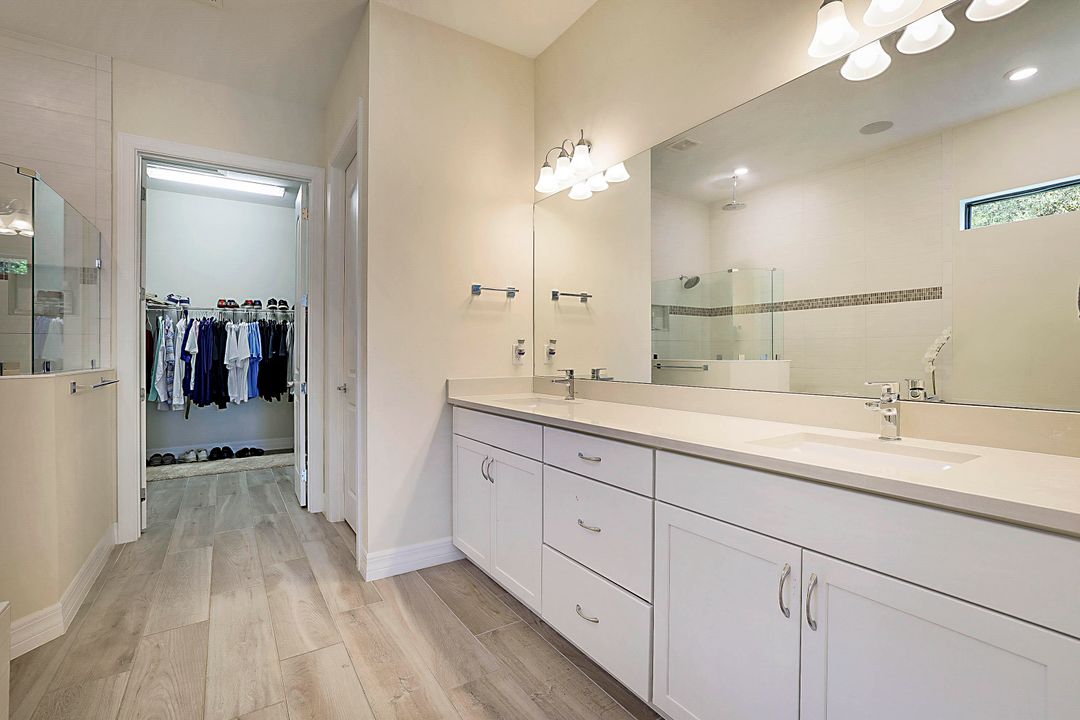 合同活跃: $6,000 (3 贝兹, 3 浴室, 2837 平方英尺)