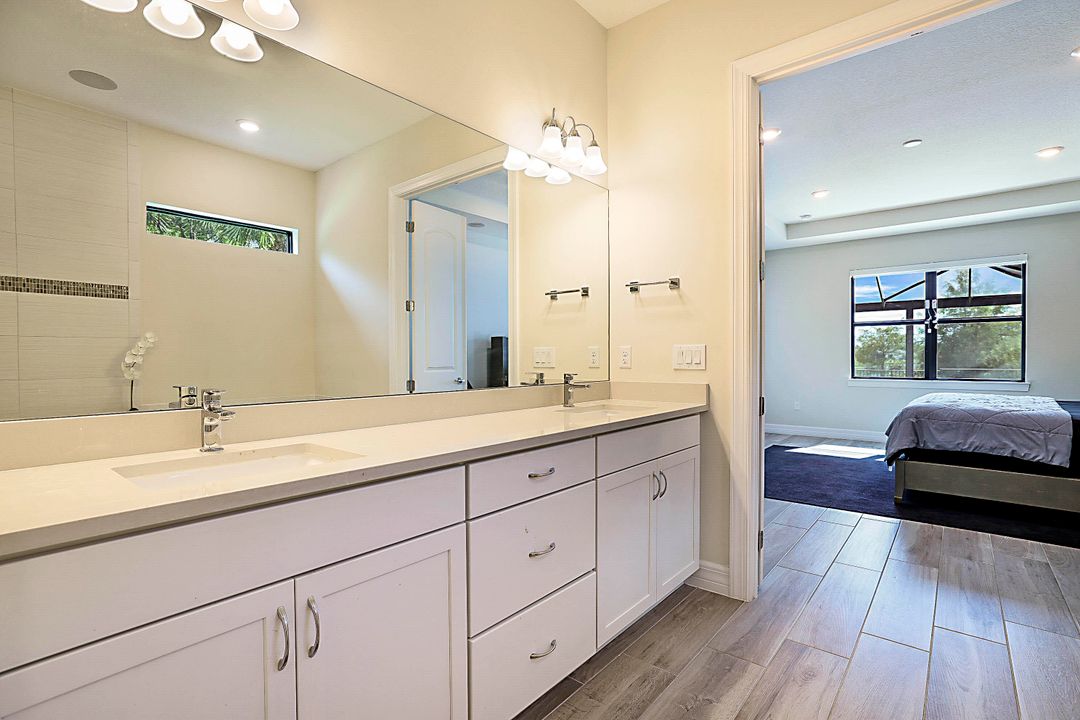 合同活跃: $6,000 (3 贝兹, 3 浴室, 2837 平方英尺)