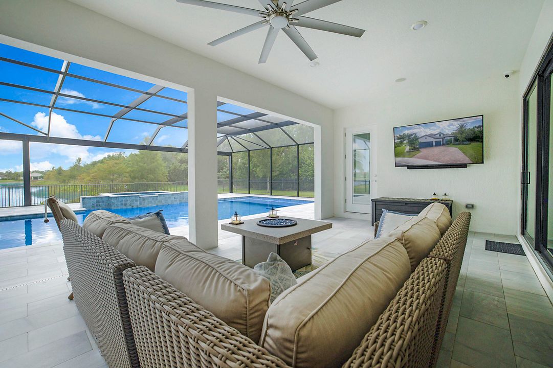 合同活跃: $6,000 (3 贝兹, 3 浴室, 2837 平方英尺)