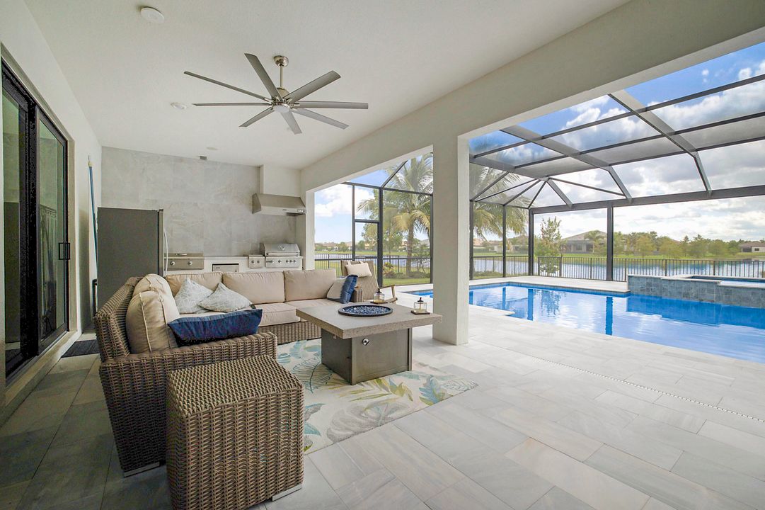 合同活跃: $6,000 (3 贝兹, 3 浴室, 2837 平方英尺)