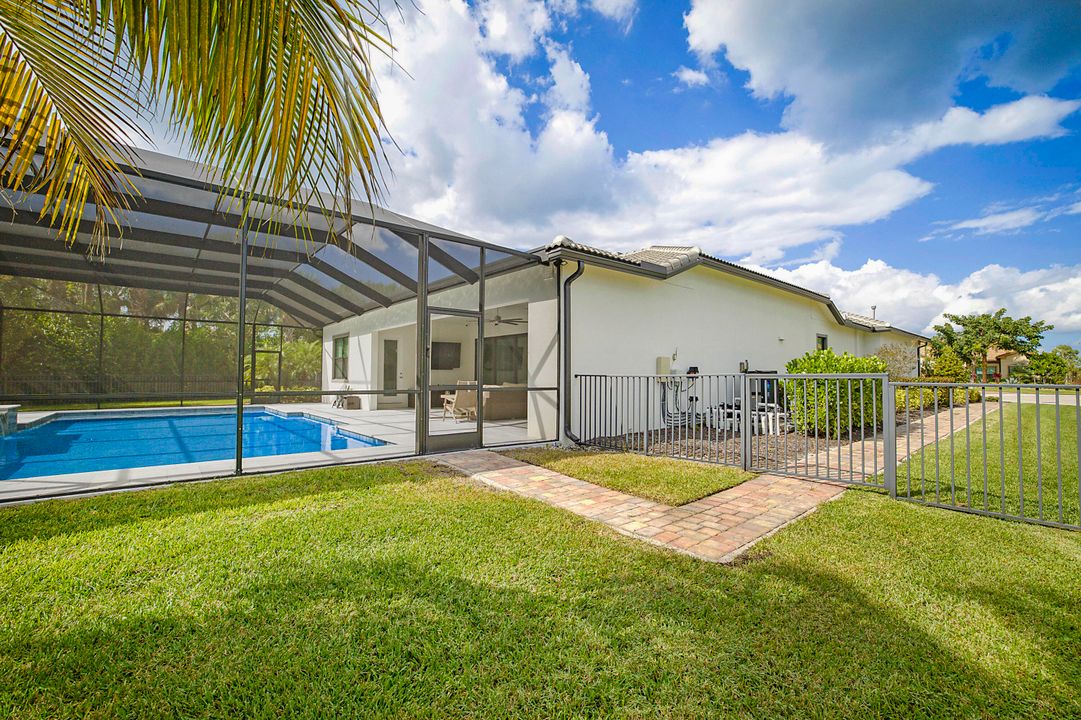 合同活跃: $6,000 (3 贝兹, 3 浴室, 2837 平方英尺)