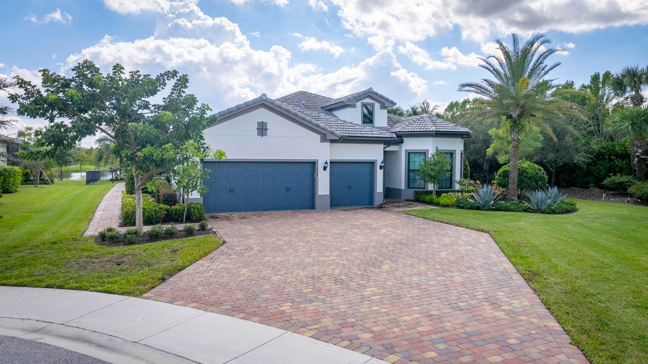 合同活跃: $6,000 (3 贝兹, 3 浴室, 2837 平方英尺)