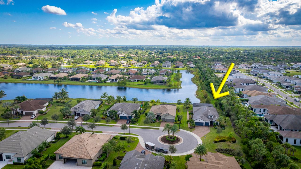 合同活跃: $6,000 (3 贝兹, 3 浴室, 2837 平方英尺)