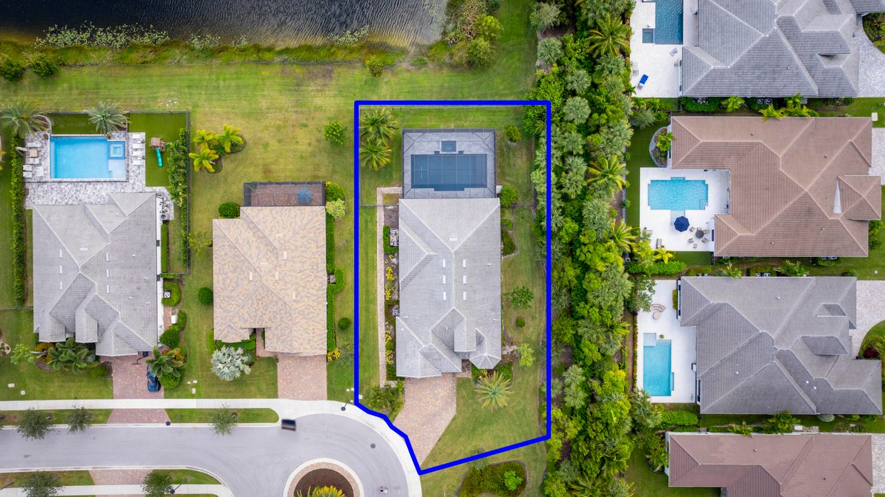 合同活跃: $6,000 (3 贝兹, 3 浴室, 2837 平方英尺)