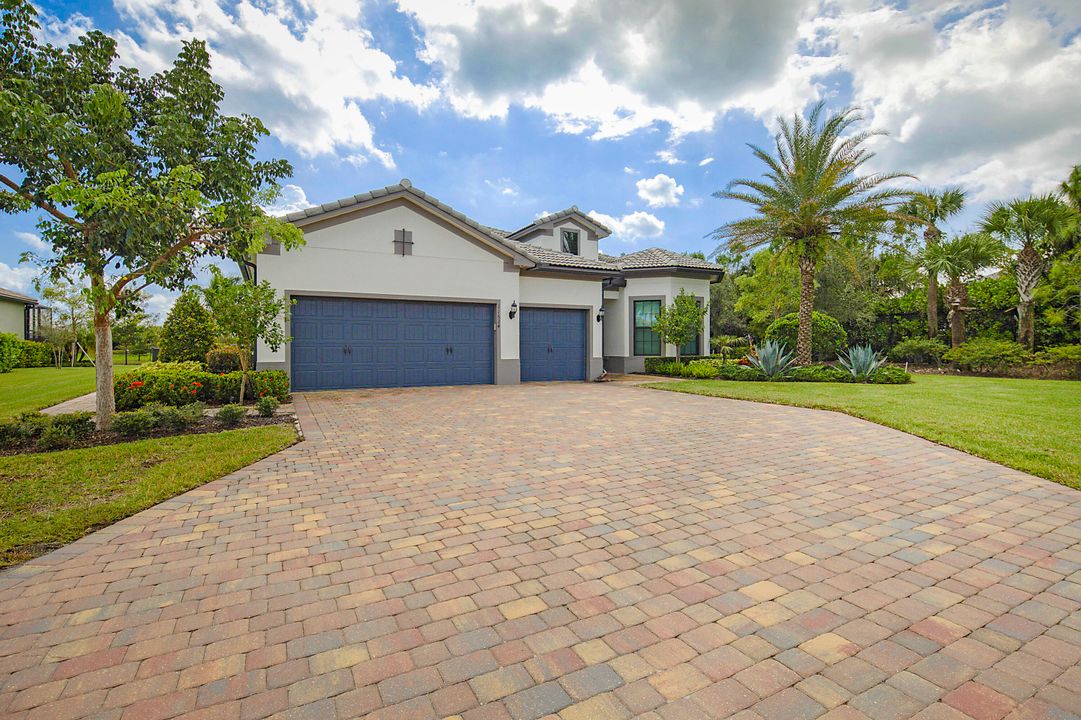 合同活跃: $6,000 (3 贝兹, 3 浴室, 2837 平方英尺)