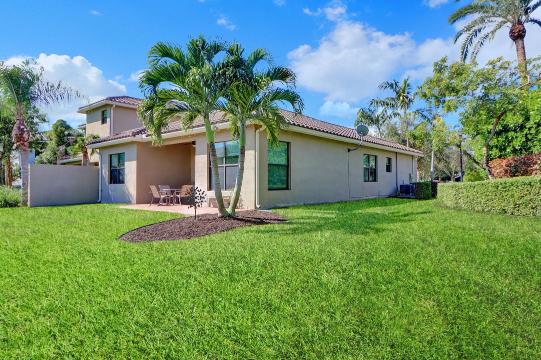 Active With Contract: $650,000 (3 beds, 2 baths, 1490 Square Feet)