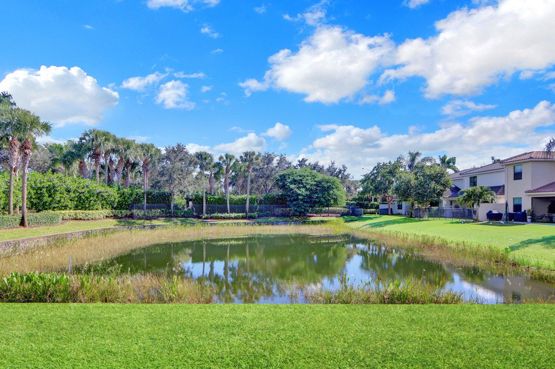 Active With Contract: $650,000 (3 beds, 2 baths, 1490 Square Feet)