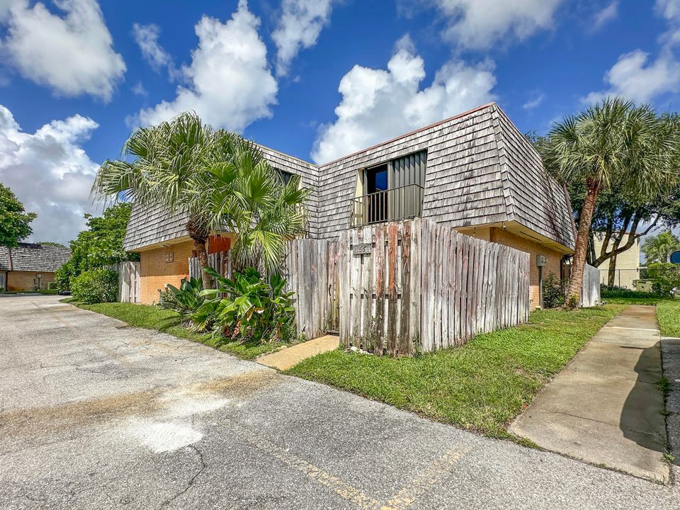 Recently Rented: $2,200 (2 beds, 2 baths, 1232 Square Feet)