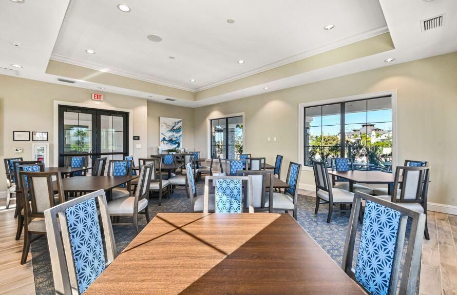 合同活跃: $6,000 (3 贝兹, 3 浴室, 2837 平方英尺)