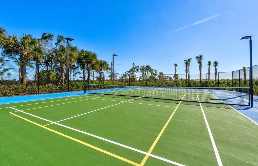 合同活跃: $6,000 (3 贝兹, 3 浴室, 2837 平方英尺)