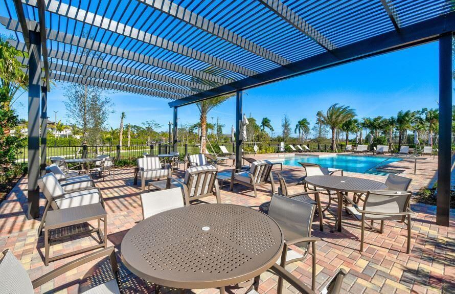 合同活跃: $6,000 (3 贝兹, 3 浴室, 2837 平方英尺)