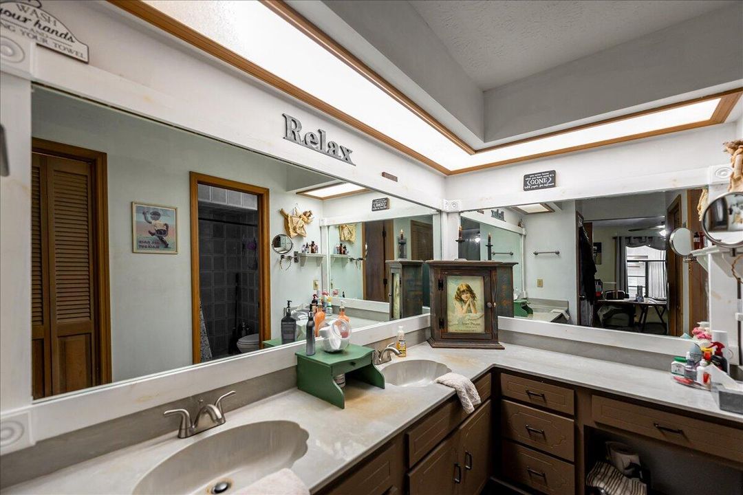 Activo con contrato: $389,900 (3 camas, 2 baños, 1760 Pies cuadrados)