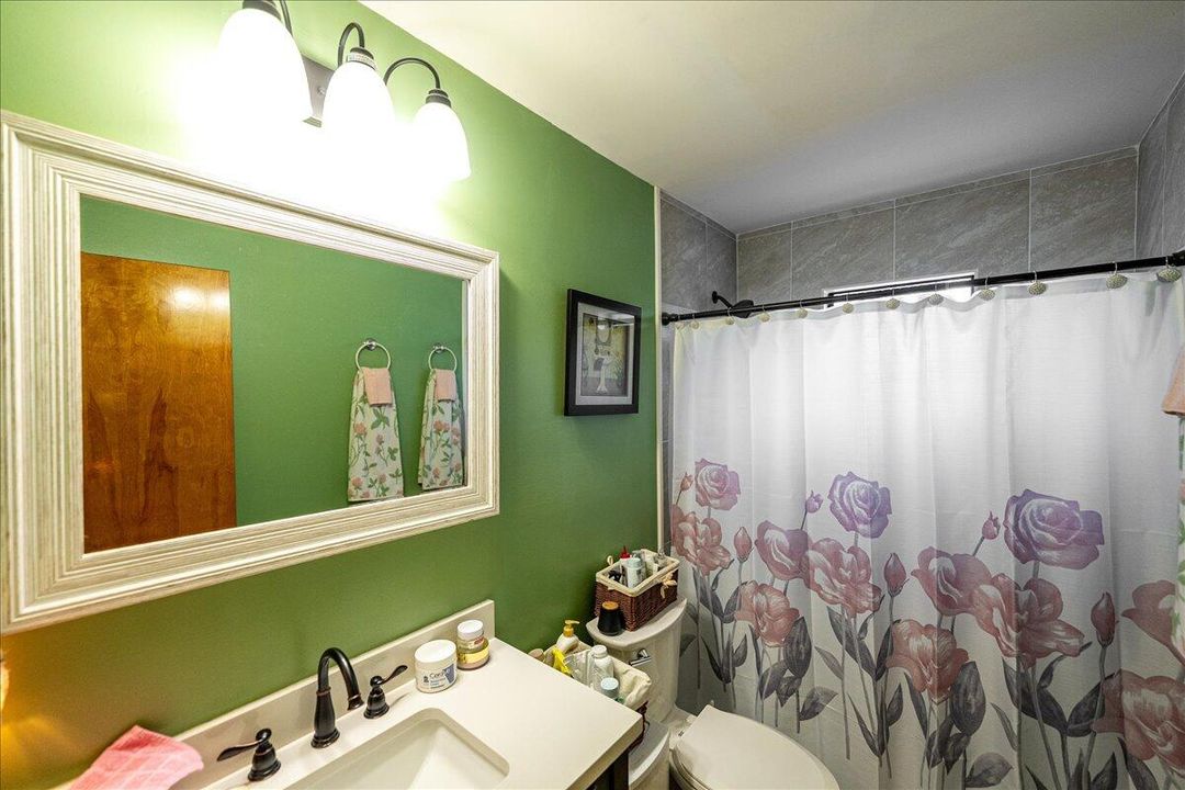 Activo con contrato: $389,900 (3 camas, 2 baños, 1760 Pies cuadrados)