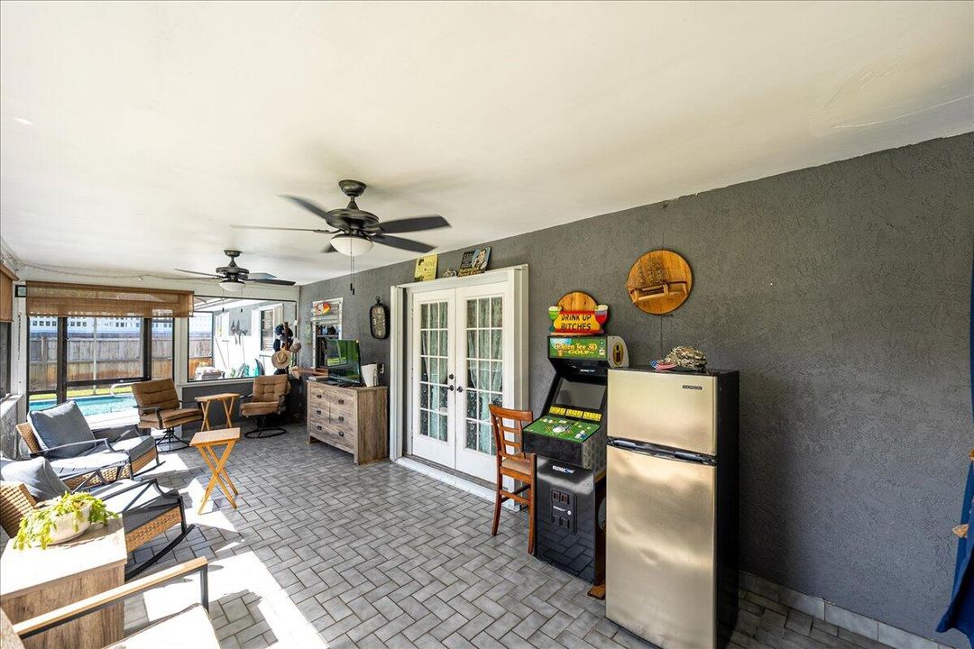 Activo con contrato: $389,900 (3 camas, 2 baños, 1760 Pies cuadrados)