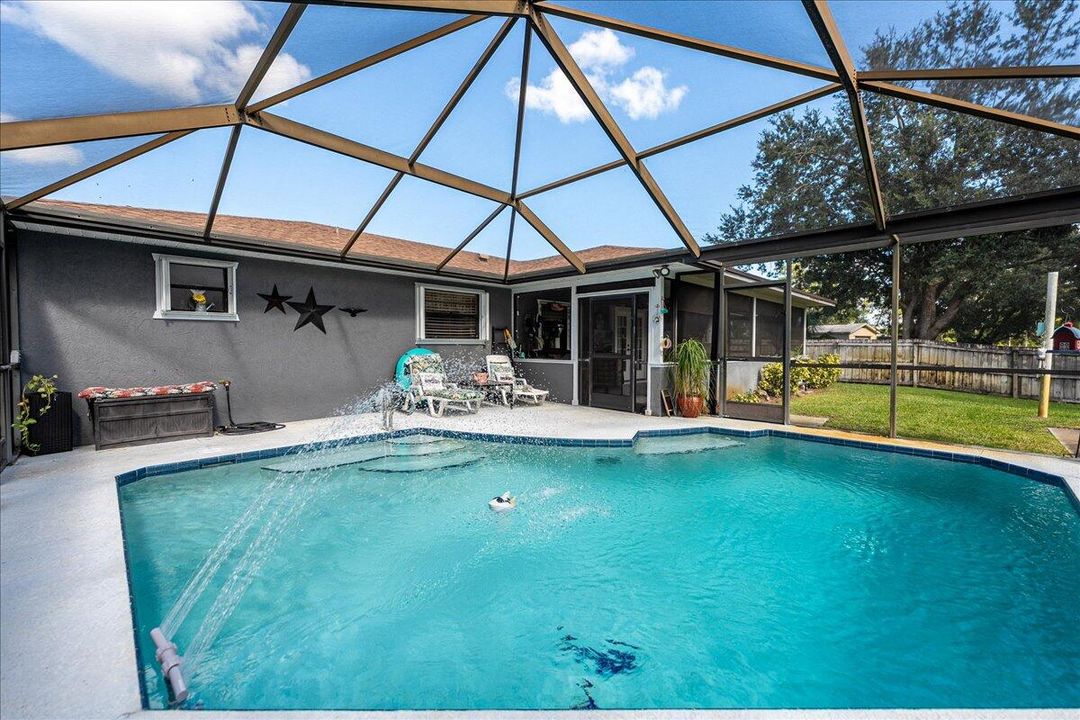 Activo con contrato: $389,900 (3 camas, 2 baños, 1760 Pies cuadrados)