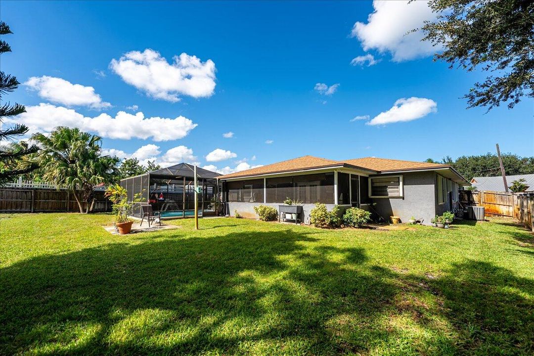 Activo con contrato: $389,900 (3 camas, 2 baños, 1760 Pies cuadrados)