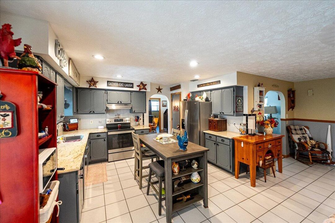 Activo con contrato: $389,900 (3 camas, 2 baños, 1760 Pies cuadrados)