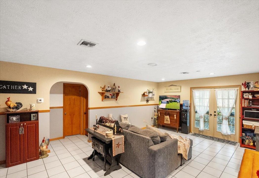 Activo con contrato: $389,900 (3 camas, 2 baños, 1760 Pies cuadrados)