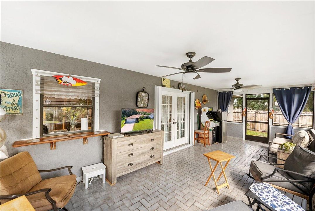 Activo con contrato: $389,900 (3 camas, 2 baños, 1760 Pies cuadrados)