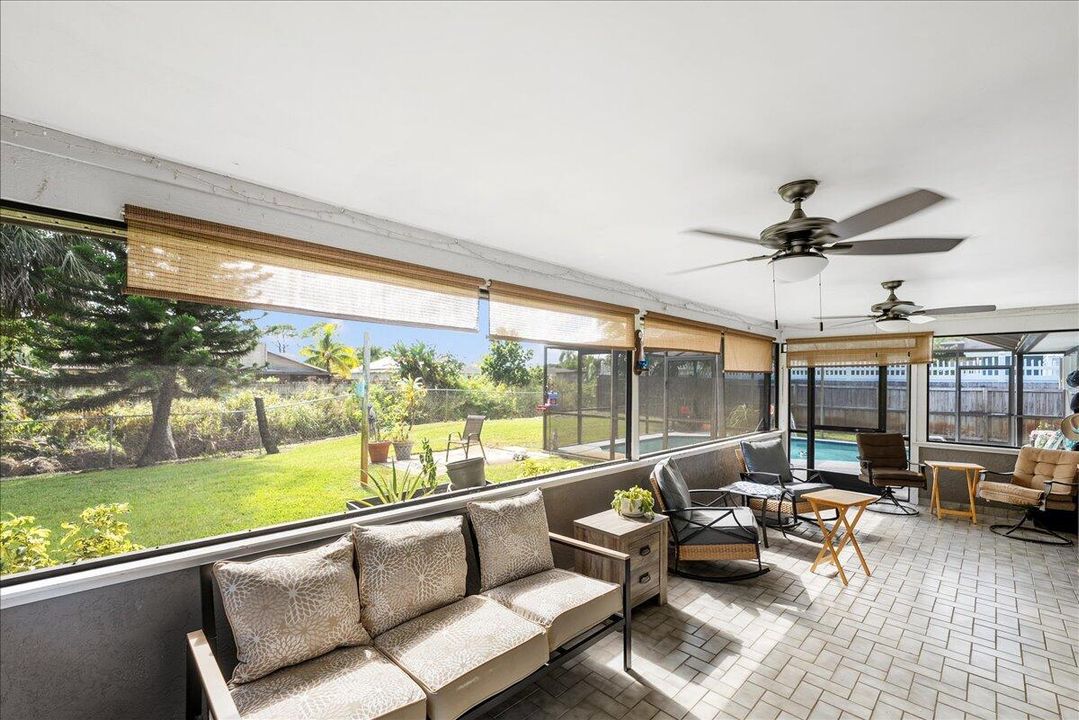 Activo con contrato: $389,900 (3 camas, 2 baños, 1760 Pies cuadrados)