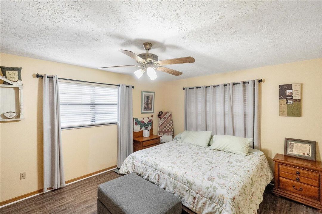 Activo con contrato: $389,900 (3 camas, 2 baños, 1760 Pies cuadrados)