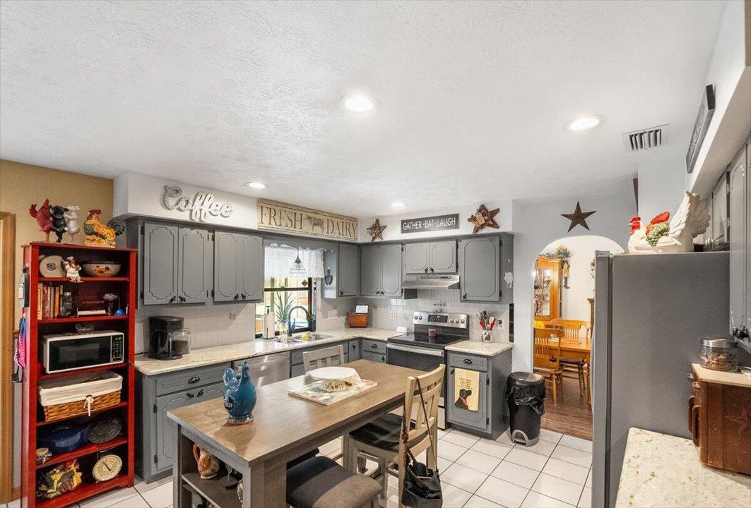 Activo con contrato: $389,900 (3 camas, 2 baños, 1760 Pies cuadrados)