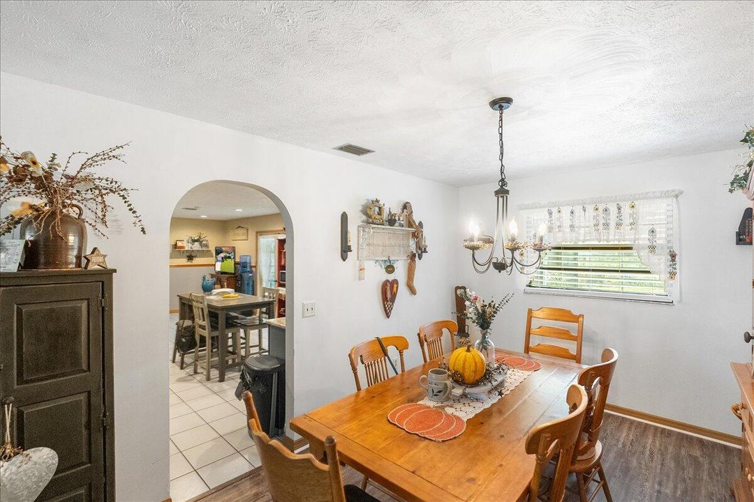 Activo con contrato: $389,900 (3 camas, 2 baños, 1760 Pies cuadrados)