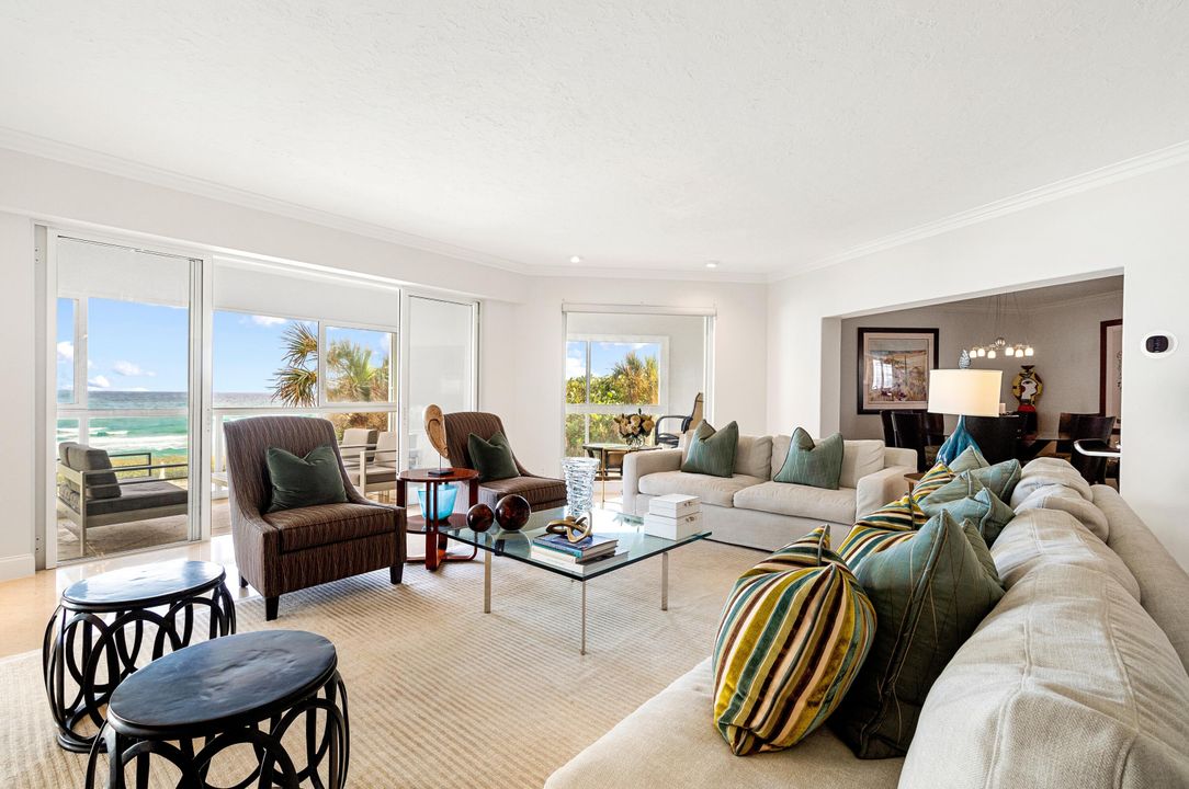 合同活跃: $2,195,000 (3 贝兹, 3 浴室, 2481 平方英尺)