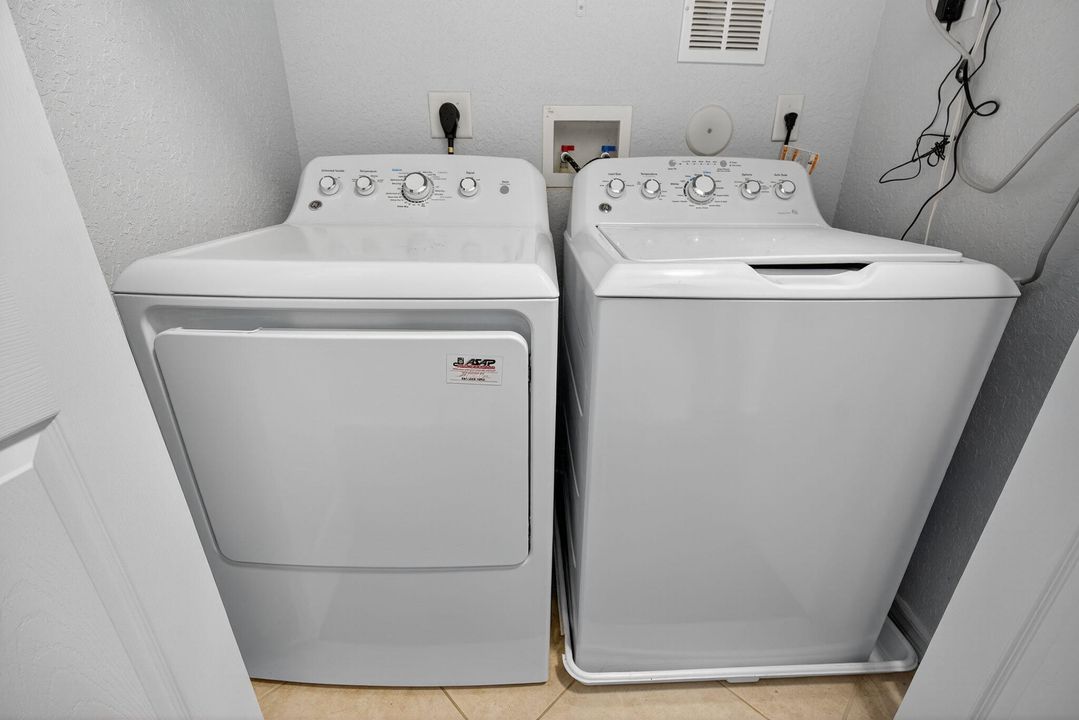 For Sale: $430,000 (2 beds, 2 baths, 1545 Square Feet)