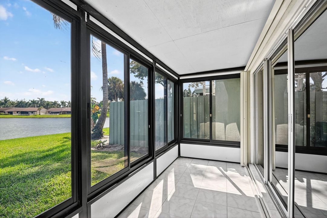 For Sale: $350,000 (2 beds, 2 baths, 1038 Square Feet)