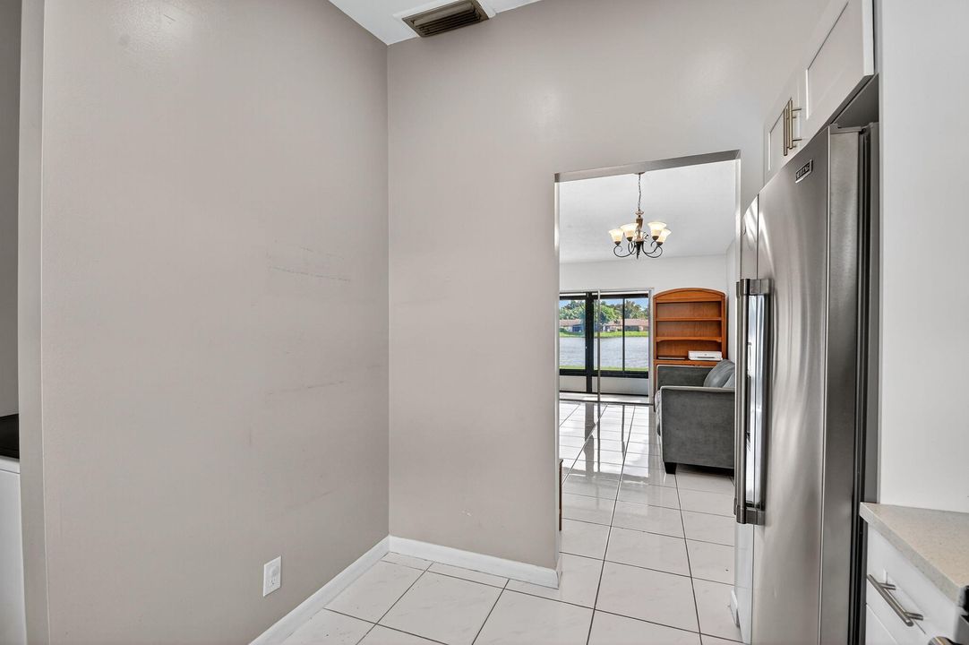 For Sale: $350,000 (2 beds, 2 baths, 1038 Square Feet)