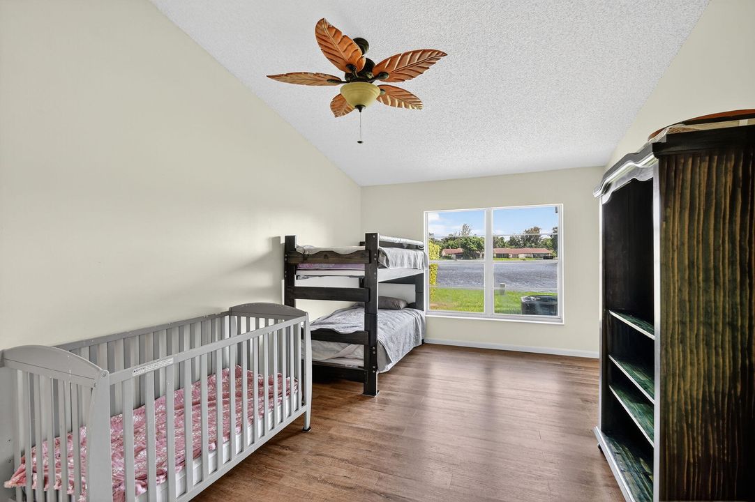 For Sale: $350,000 (2 beds, 2 baths, 1038 Square Feet)