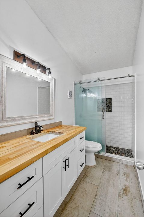 For Sale: $350,000 (2 beds, 2 baths, 1038 Square Feet)