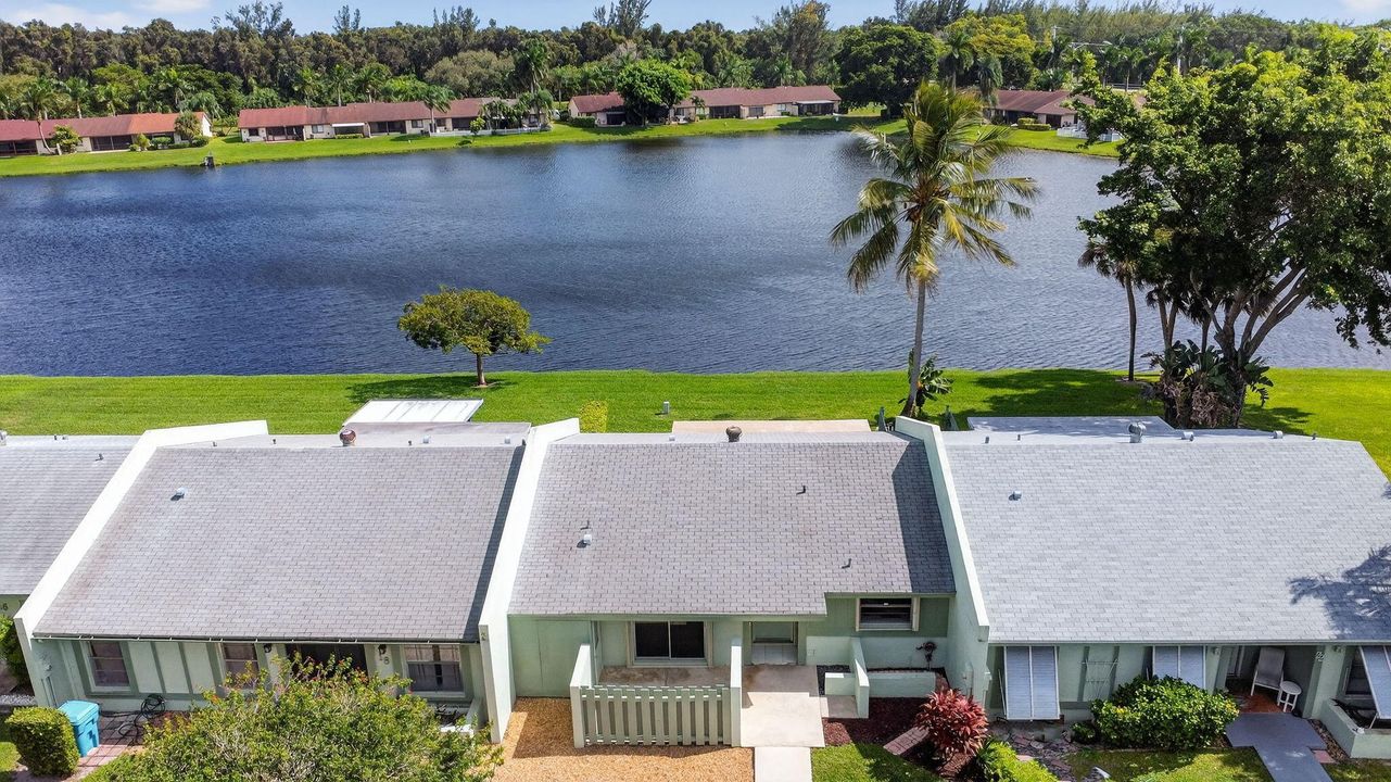 For Sale: $350,000 (2 beds, 2 baths, 1038 Square Feet)