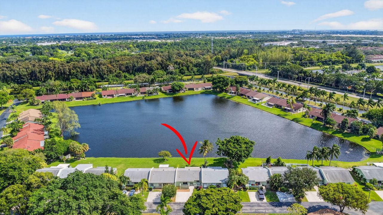 For Sale: $350,000 (2 beds, 2 baths, 1038 Square Feet)