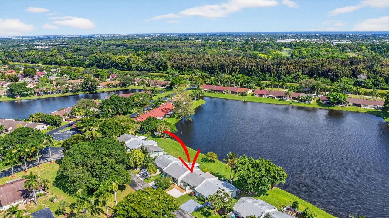 For Sale: $350,000 (2 beds, 2 baths, 1038 Square Feet)