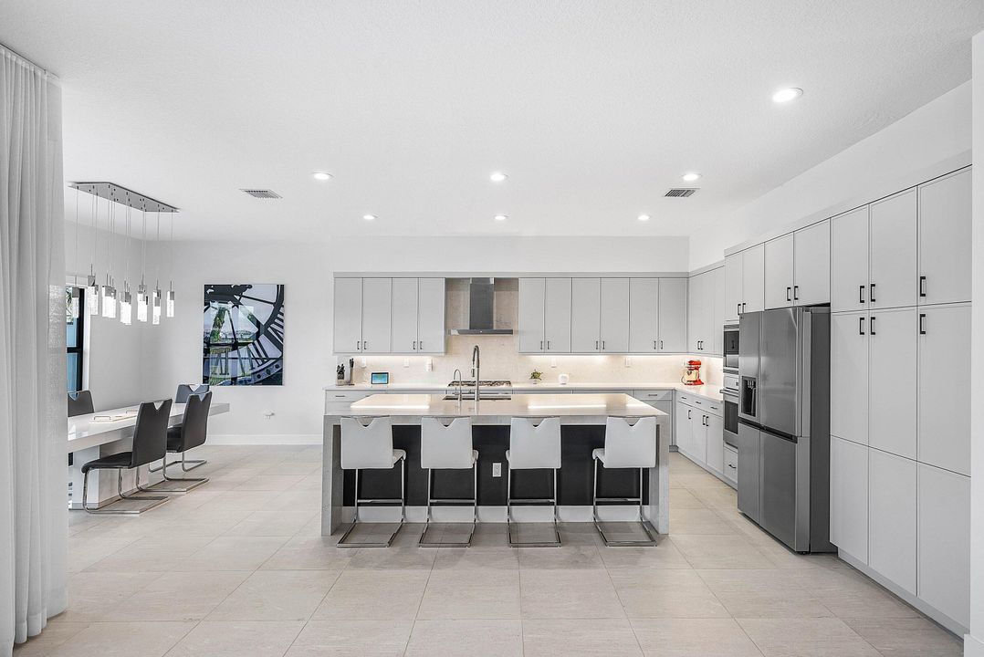 待售: $2,750,000 (5 贝兹, 5 浴室, 5330 平方英尺)