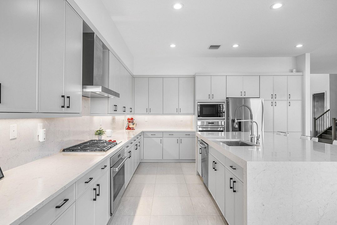 待售: $2,750,000 (5 贝兹, 5 浴室, 5330 平方英尺)