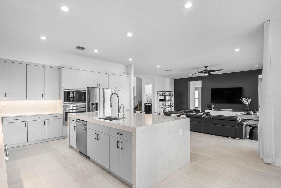 待售: $2,750,000 (5 贝兹, 5 浴室, 5330 平方英尺)