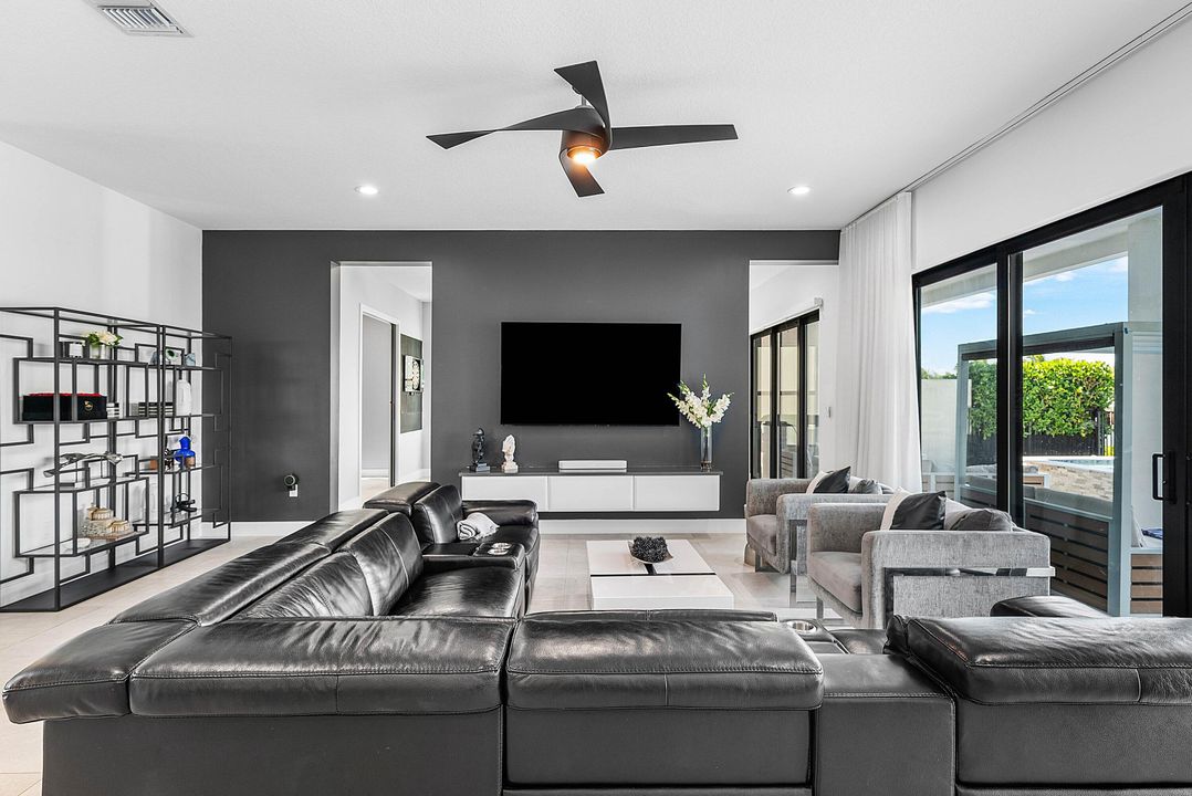 待售: $2,750,000 (5 贝兹, 5 浴室, 5330 平方英尺)