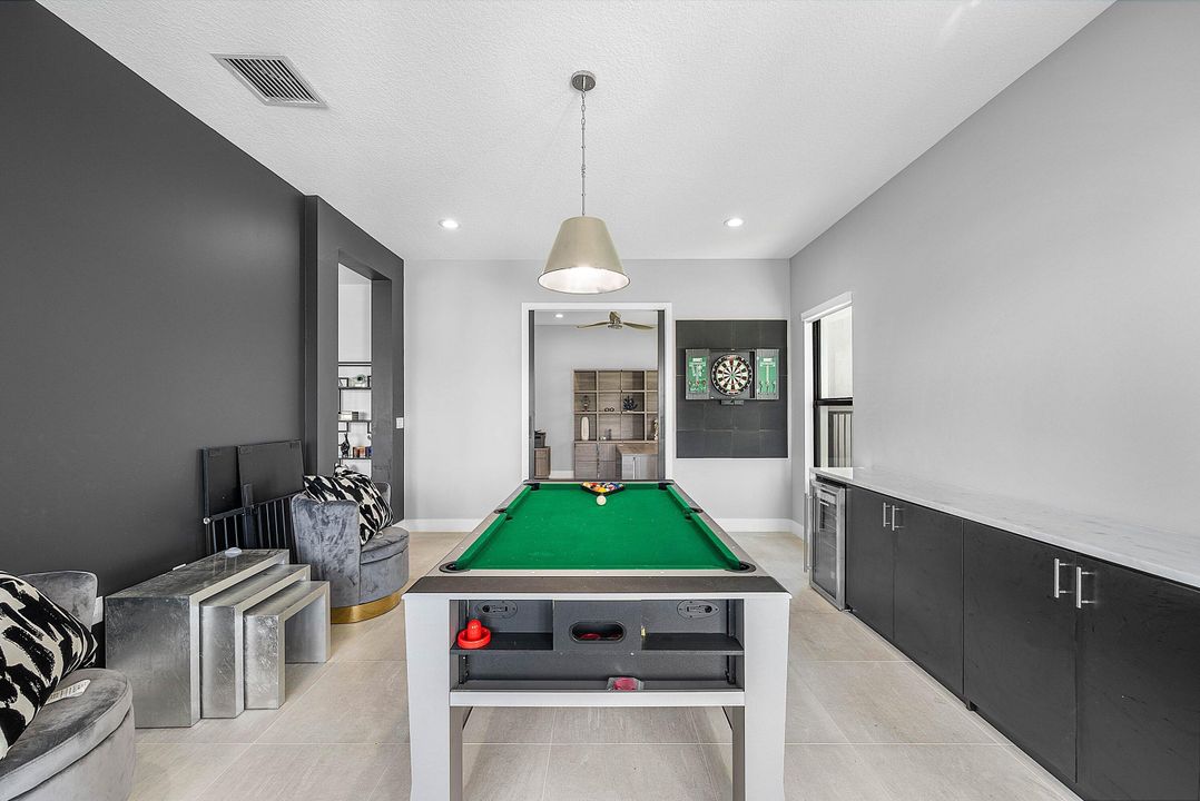 待售: $2,750,000 (5 贝兹, 5 浴室, 5330 平方英尺)