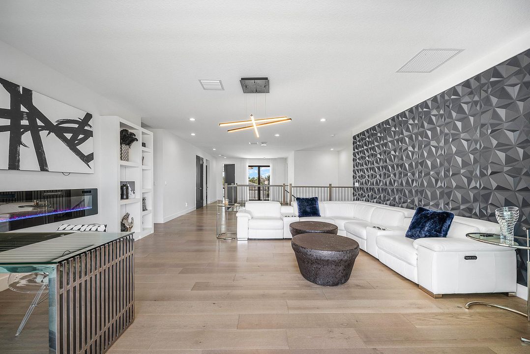 待售: $2,750,000 (5 贝兹, 5 浴室, 5330 平方英尺)