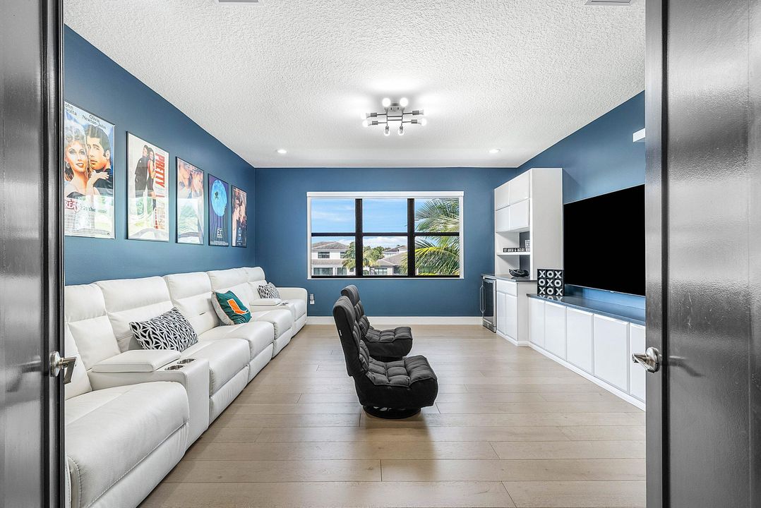 待售: $2,750,000 (5 贝兹, 5 浴室, 5330 平方英尺)