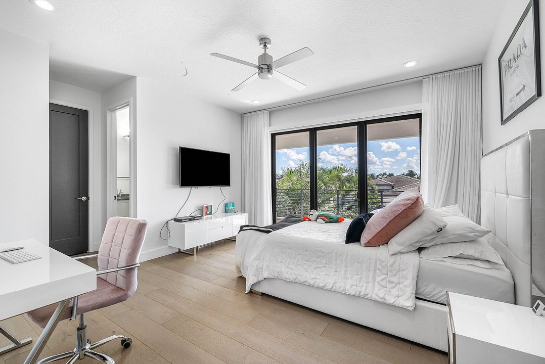 待售: $2,750,000 (5 贝兹, 5 浴室, 5330 平方英尺)