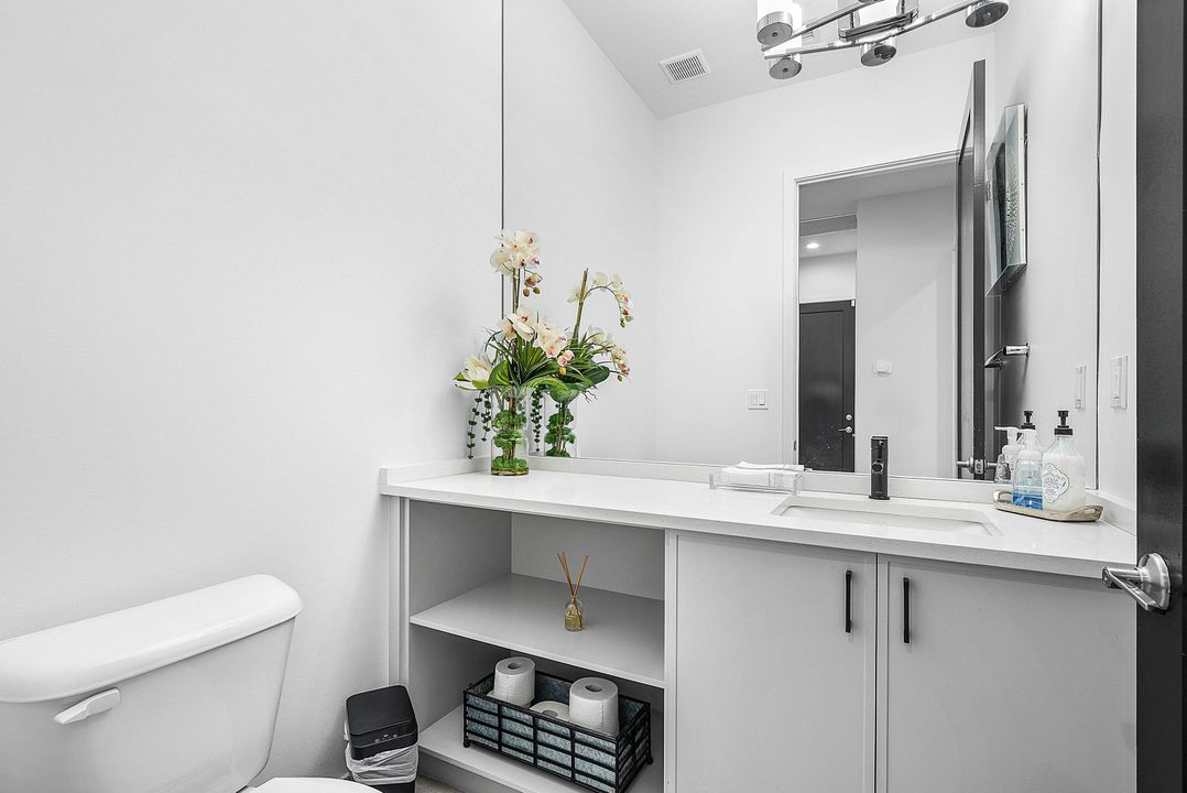 待售: $2,750,000 (5 贝兹, 5 浴室, 5330 平方英尺)