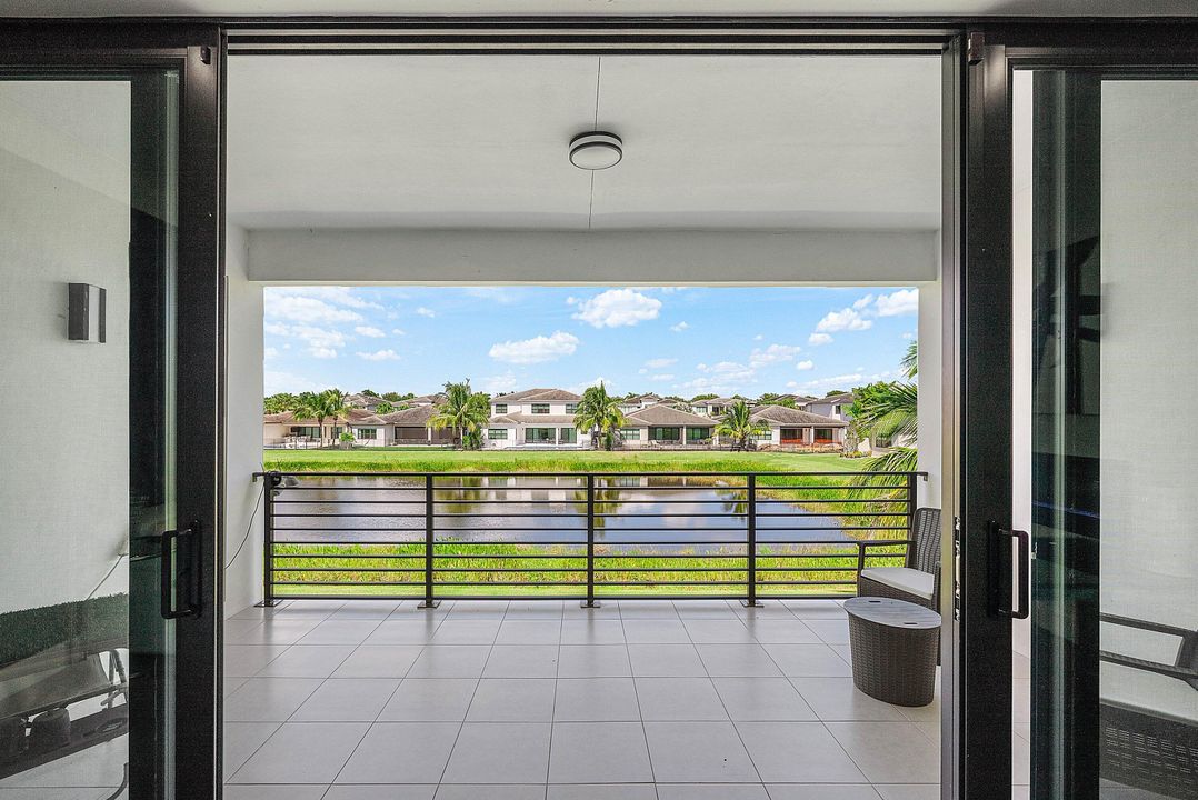 待售: $2,750,000 (5 贝兹, 5 浴室, 5330 平方英尺)