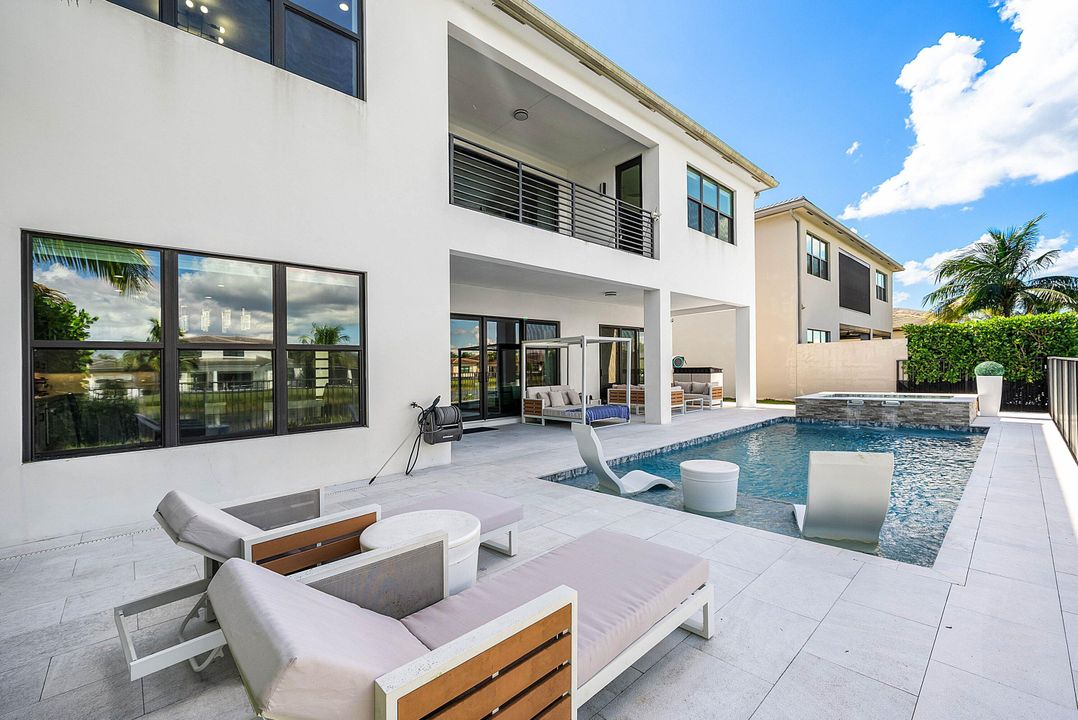 待售: $2,750,000 (5 贝兹, 5 浴室, 5330 平方英尺)