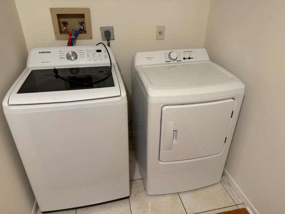 For Sale: $169,000 (2 beds, 2 baths, 1350 Square Feet)